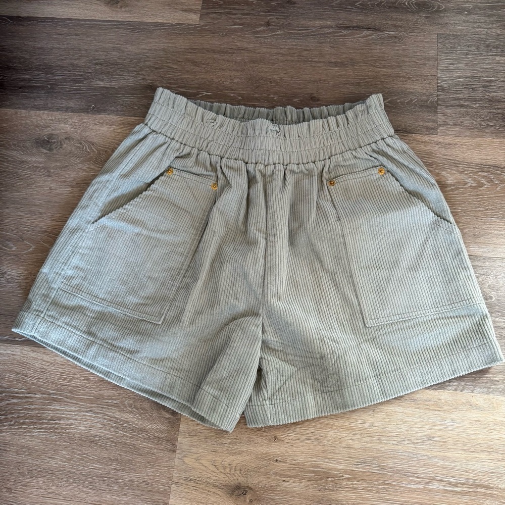ANDTHEWHY Los Angeles Sage Green Corduroy Shorts Size Large NEW